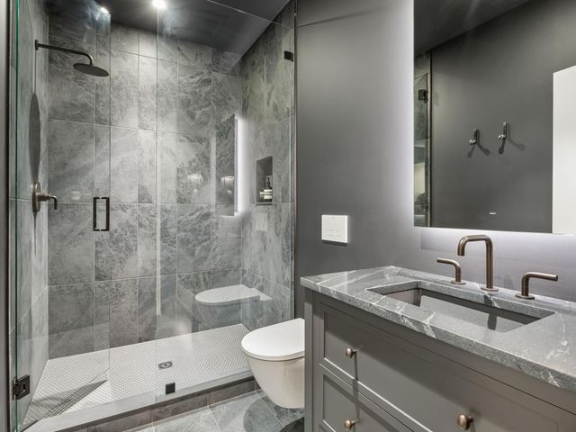 5945 Saint Johns Avenue, Edina, MN 55424
