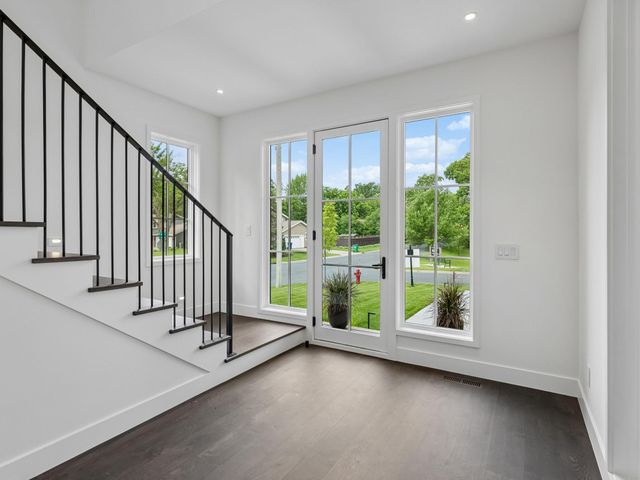 5945 Saint Johns Avenue, Edina, MN 55424