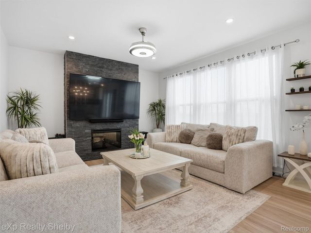 51435 Water Mark Drive, Macomb Township, MI 48042