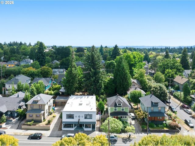 3020 Ne GLISAN St, Portland, OR 97232