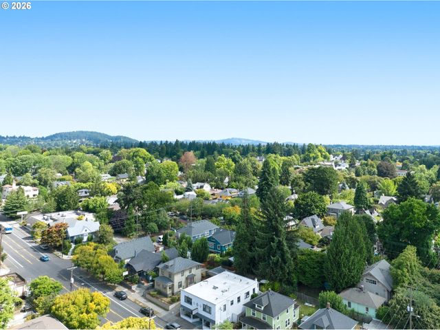 3020 Ne GLISAN St, Portland, OR 97232