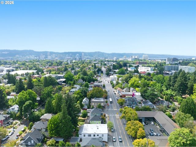 3020 Ne GLISAN St, Portland, OR 97232