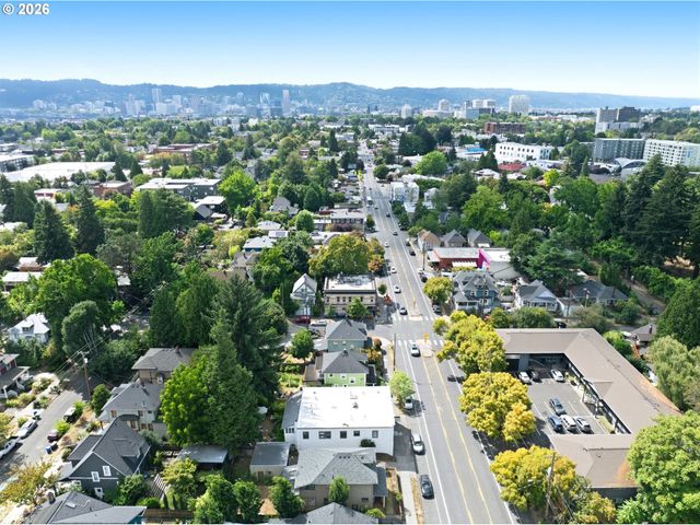 3020 Ne GLISAN St, Portland, OR 97232
