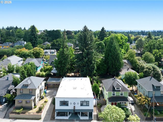 3020 Ne GLISAN St, Portland, OR 97232