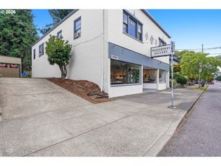 3020 Ne GLISAN St, Portland, OR 97232