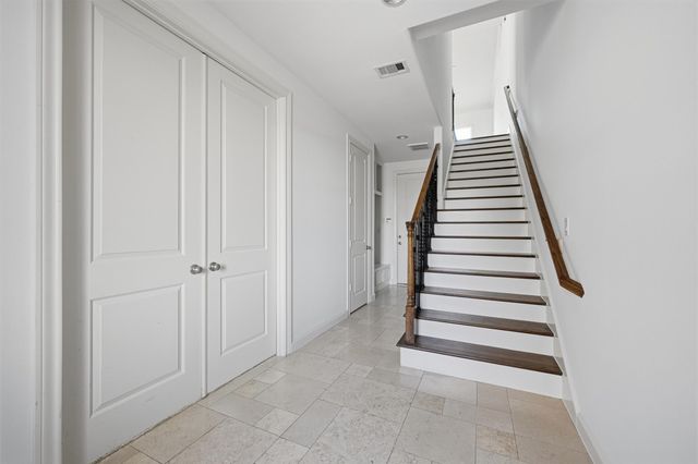 2027 Fannin Station, Houston, TX 77045