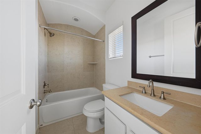 2027 Fannin Station, Houston, TX 77045