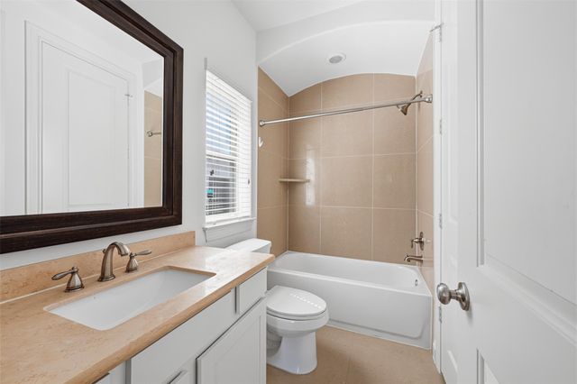 2027 Fannin Station, Houston, TX 77045