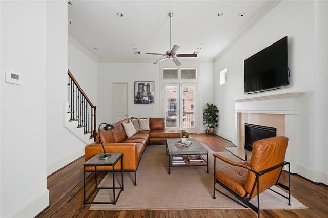 2027 Fannin Station, Houston, TX 77045