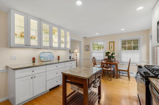 33 Arnold Terrace 33, Marblehead, MA 01945