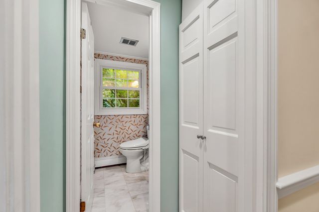 33 Arnold Terrace 33, Marblehead, MA 01945