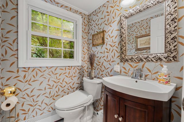 33 Arnold Terrace 33, Marblehead, MA 01945