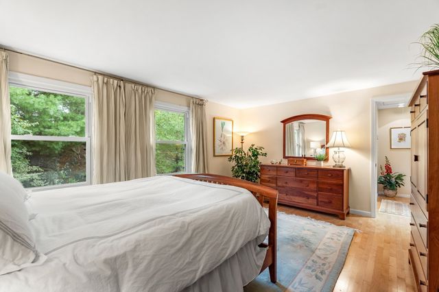 33 Arnold Terrace 33, Marblehead, MA 01945