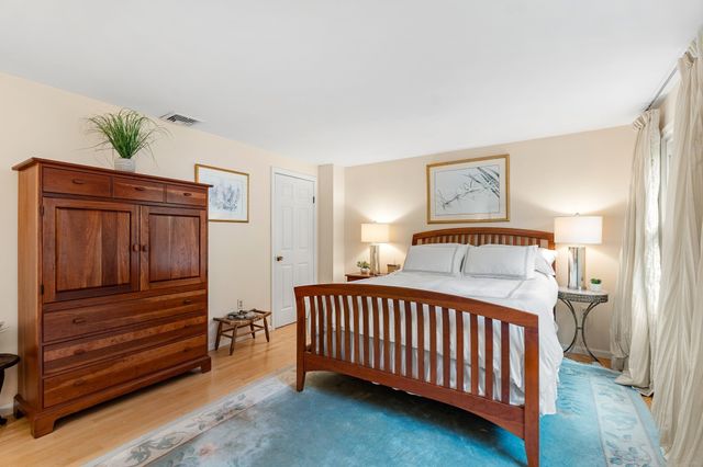 33 Arnold Terrace 33, Marblehead, MA 01945