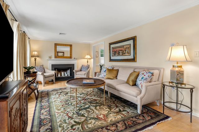 33 Arnold Terrace 33, Marblehead, MA 01945