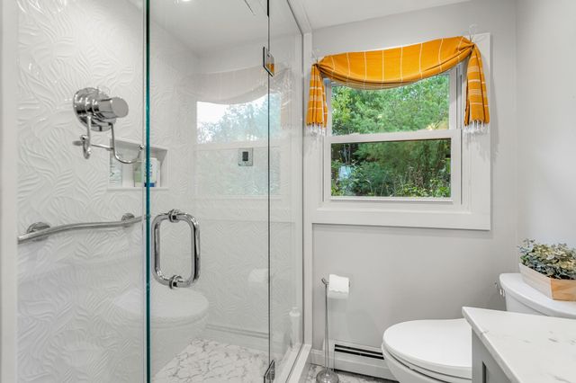 33 Arnold Terrace 33, Marblehead, MA 01945