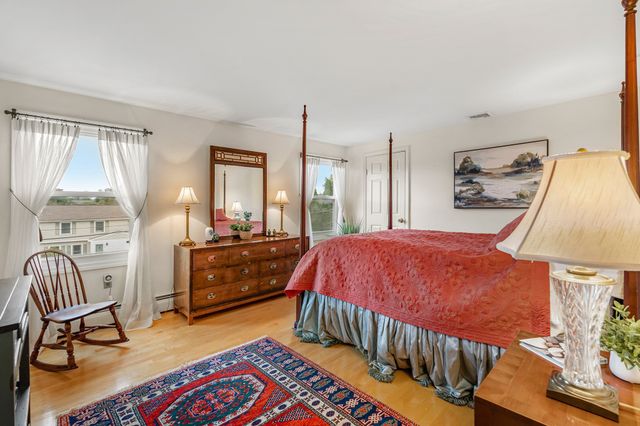 33 Arnold Terrace 33, Marblehead, MA 01945