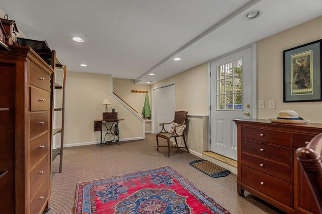 33 Arnold Terrace 33, Marblehead, MA 01945