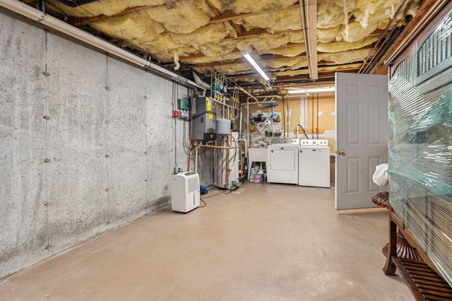 33 Arnold Terrace 33, Marblehead, MA 01945