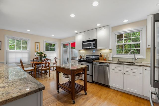 33 Arnold Terrace 33, Marblehead, MA 01945