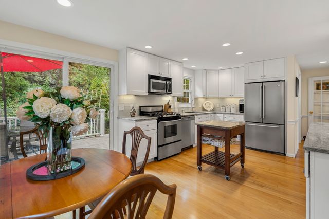 33 Arnold Terrace 33, Marblehead, MA 01945