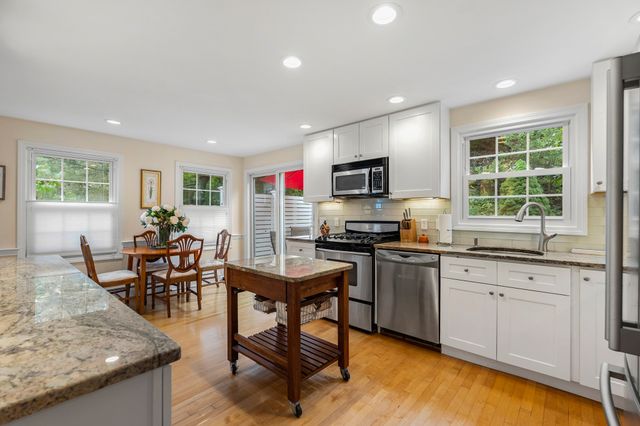 33 Arnold Terrace 33, Marblehead, MA 01945