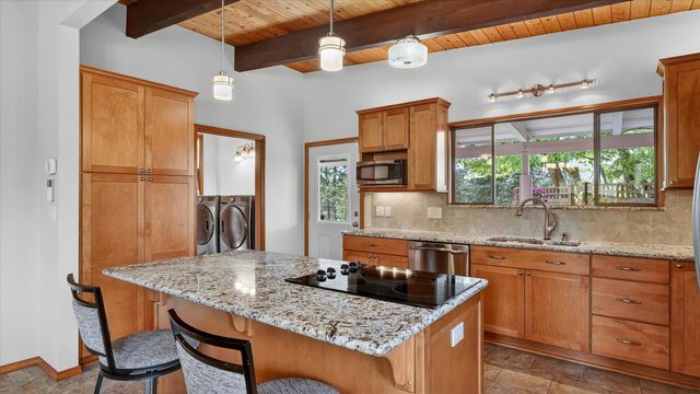 3116 E Center Rd, Mead, WA 99021