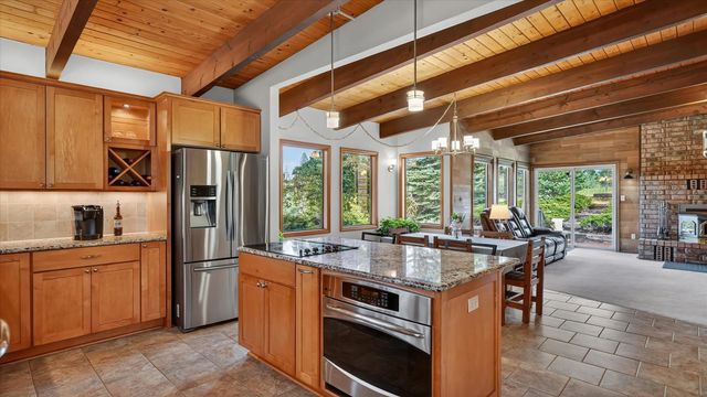 3116 E Center Rd, Mead, WA 99021