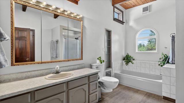 3116 E Center Rd, Mead, WA 99021