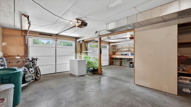 3116 E Center Rd, Mead, WA 99021