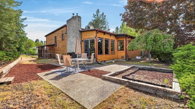 3116 E Center Rd, Mead, WA 99021