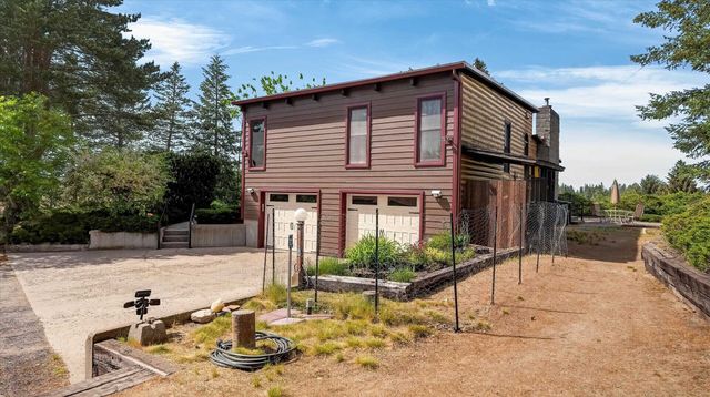 3116 E Center Rd, Mead, WA 99021