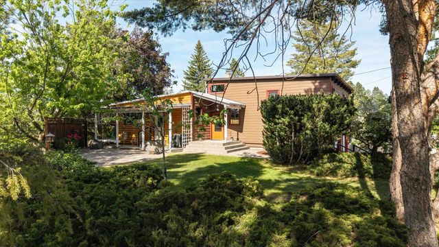 3116 E Center Rd, Mead, WA 99021