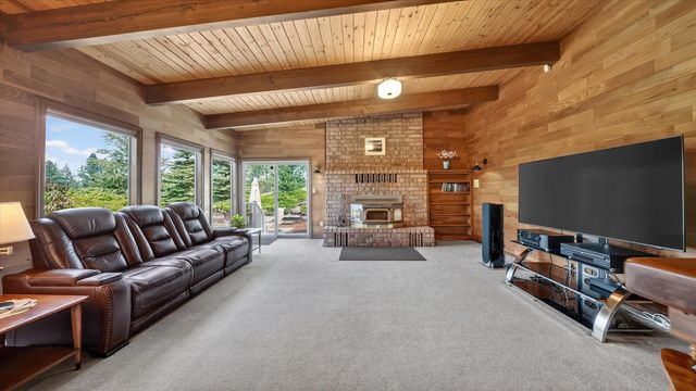 3116 E Center Rd, Mead, WA 99021