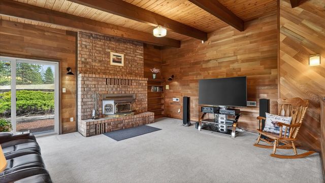 3116 E Center Rd, Mead, WA 99021