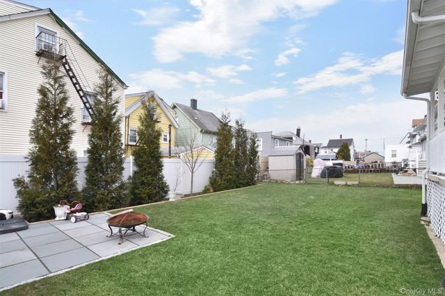 16 Badeau Place, New Rochelle, NY 10801