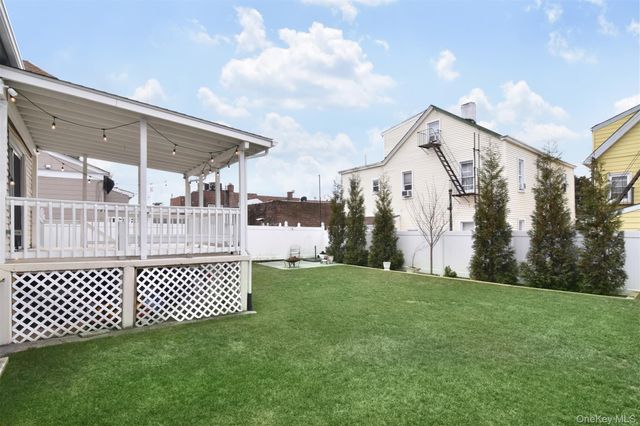 16 Badeau Place, New Rochelle, NY 10801