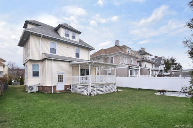 16 Badeau Place, New Rochelle, NY 10801