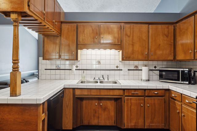 4825 Peppertree Dr, Antioch, TN 37013