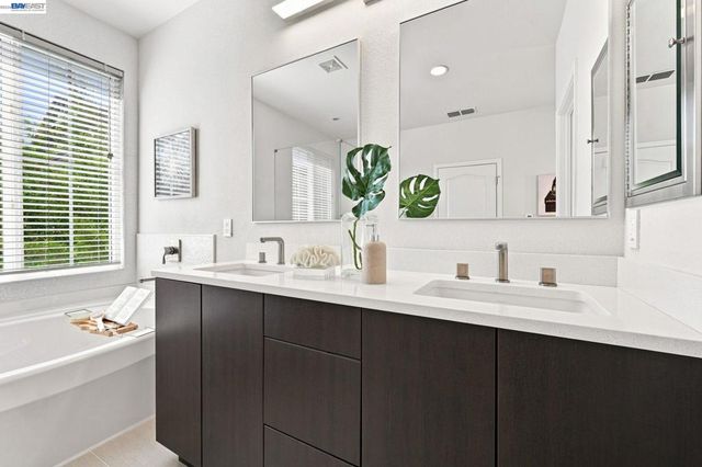 3910 Hidden Grove Ln, Concord, CA 94519
