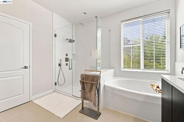 3910 Hidden Grove Ln, Concord, CA 94519