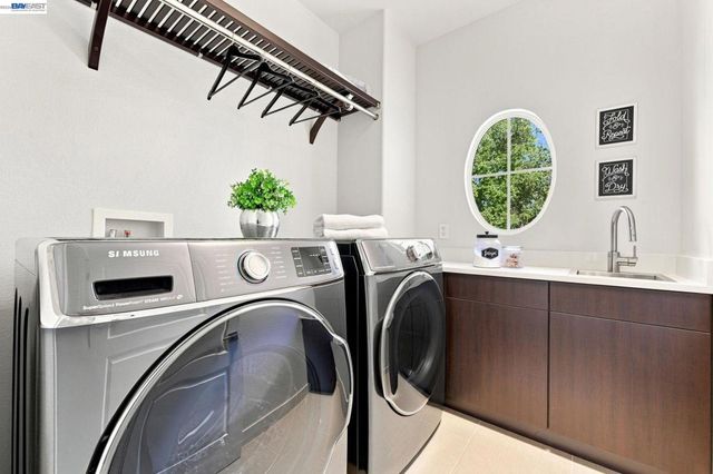 3910 Hidden Grove Ln, Concord, CA 94519