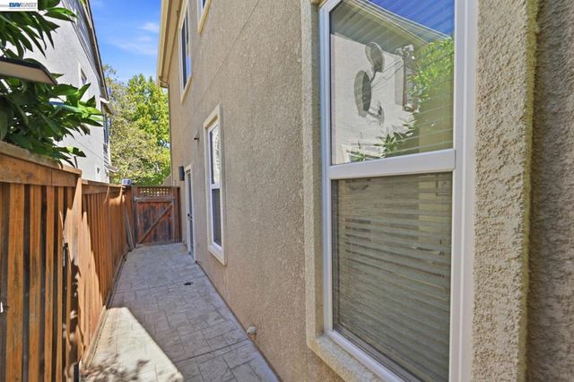 3910 Hidden Grove Ln, Concord, CA 94519