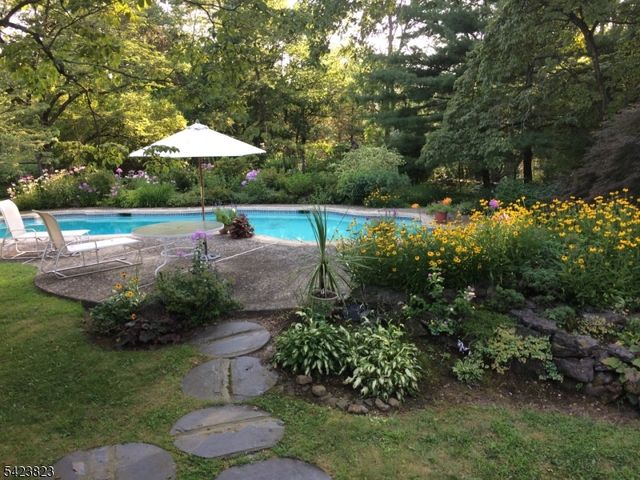 56 E Rayburn Rd, Long Hill Twp., NJ 07946