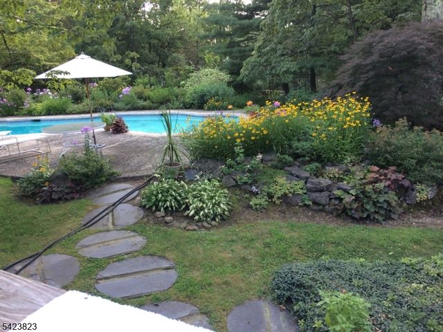 56 E Rayburn Rd, Long Hill Twp., NJ 07946