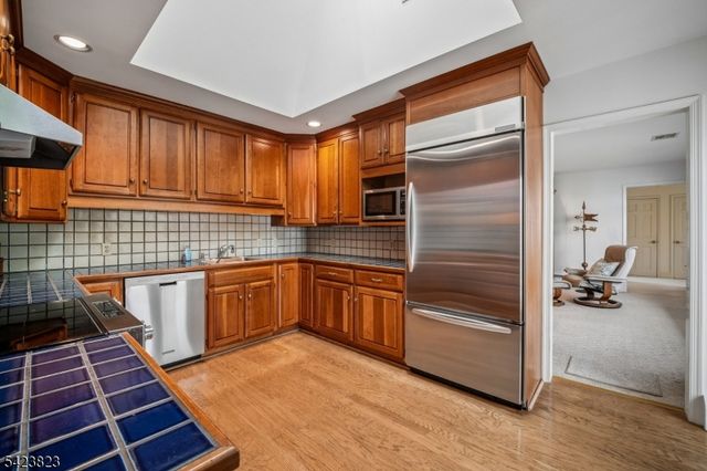 56 E Rayburn Rd, Long Hill Twp., NJ 07946