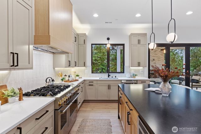 23833 29th Avenue W, Brier, WA 98036