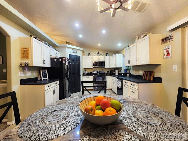 2665 E 97th N, Idaho Falls, ID 83401