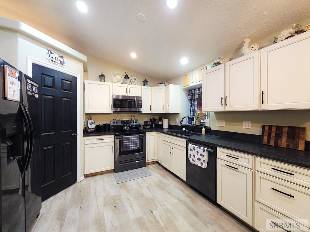 Image 10 of property listing at 2665 E 97th N, Idaho Falls, ID 83401