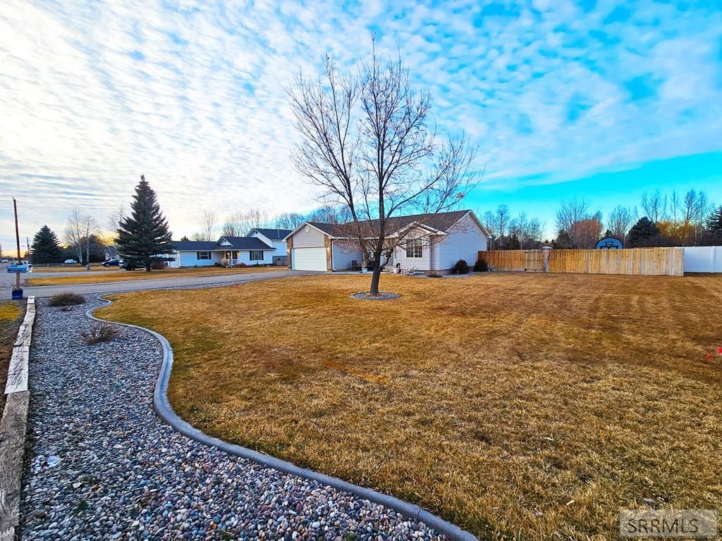 Image 4 of property listing at 2665 E 97th N, Idaho Falls, ID 83401